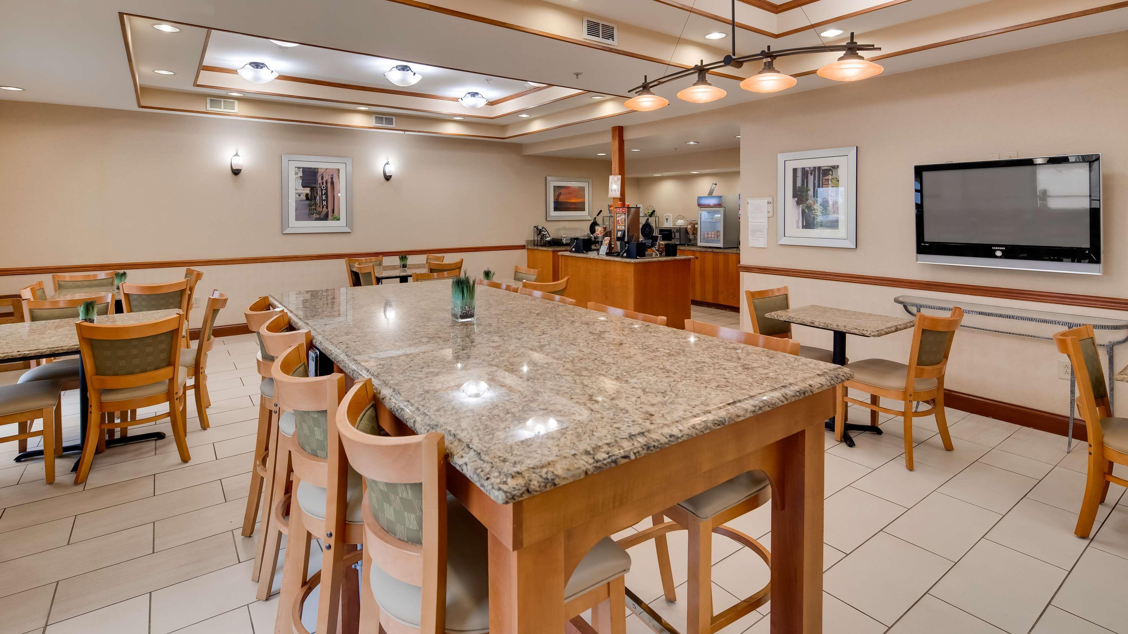 Best Western Executive Inn - Latta Berrys Crossroads Екстер'єр фото
