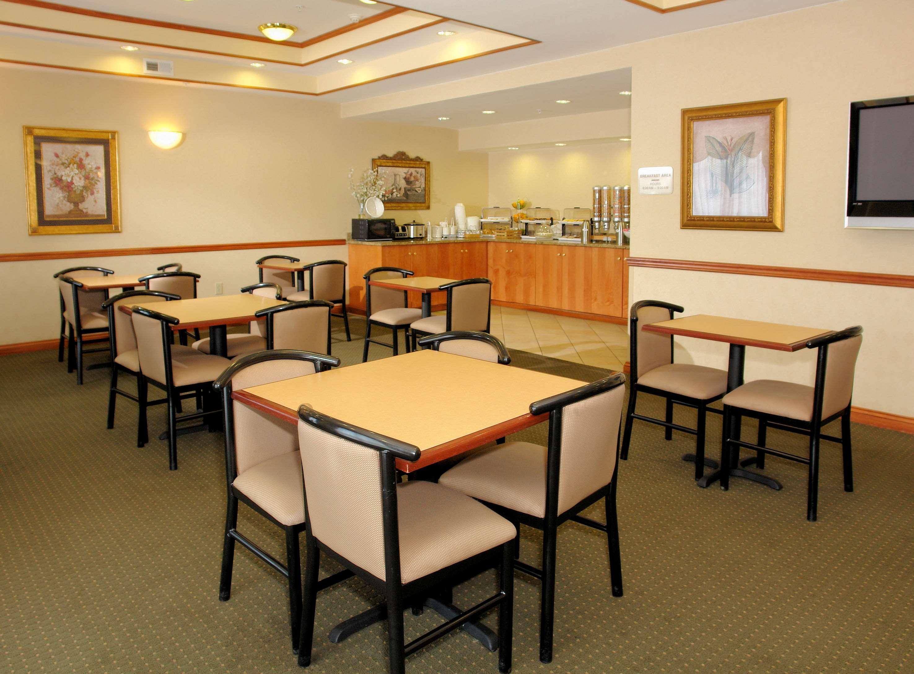 Best Western Executive Inn - Latta Berrys Crossroads Екстер'єр фото