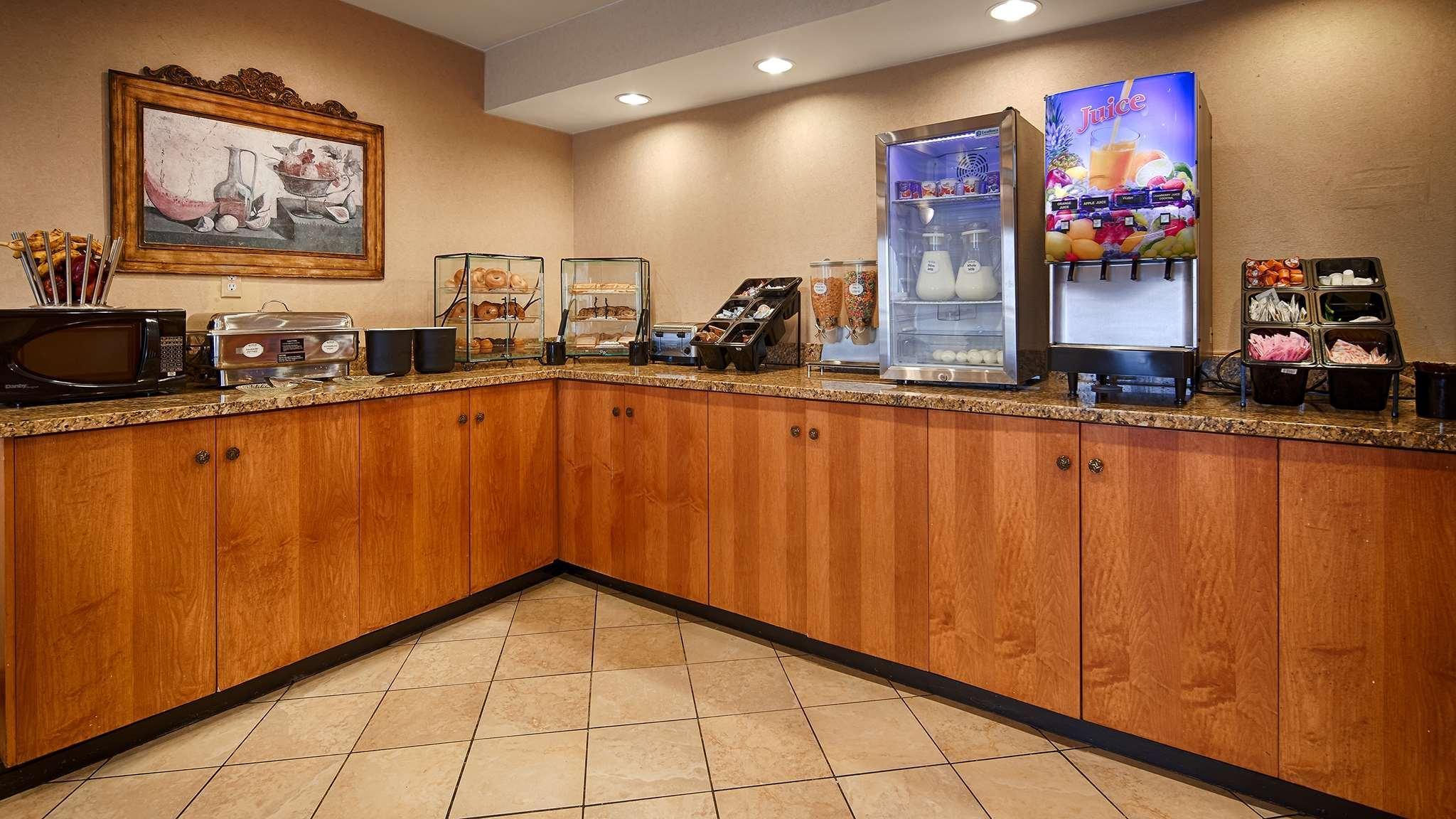 Best Western Executive Inn - Latta Berrys Crossroads Екстер'єр фото